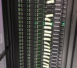 前面を極力寄せた例 server front.jpg