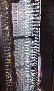 背面にスペースを確保 server back2.png