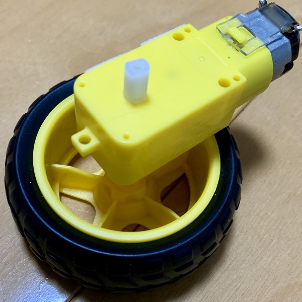 DCモーター+タイヤ